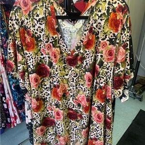 LuLaRoe 3XL Morgan Floral V-Neck Tunic with Red and Pink Roses